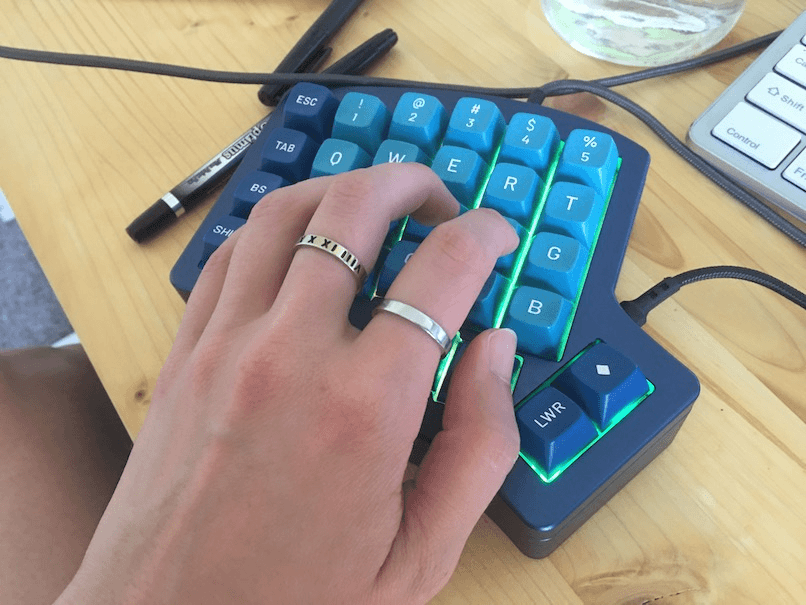Stagger to Ergo Typing in 10(-ish) Days: An Iris Guide + Review